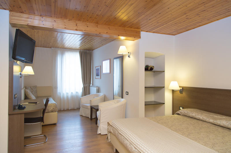 Albergo Antica Locanda Clusone Exterior photo